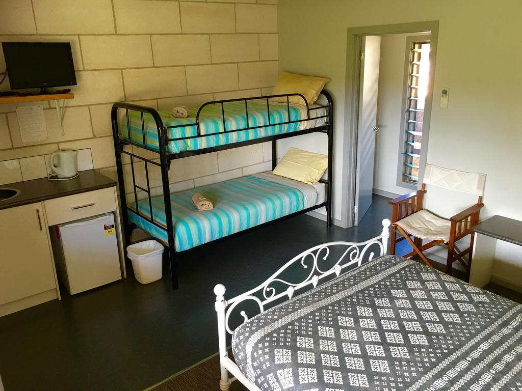 Port Campbell Guesthouse & Flash Packers Экстерьер фото
