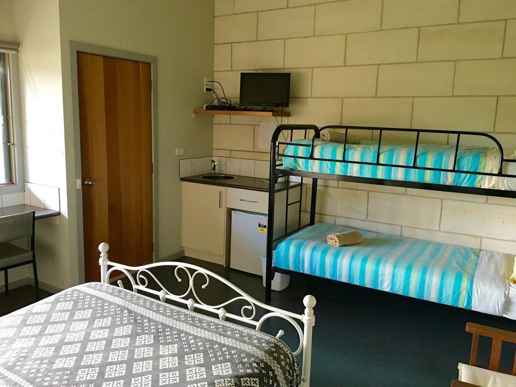 Port Campbell Guesthouse & Flash Packers Экстерьер фото